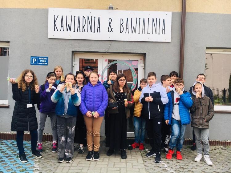 Klasa 5d na warsztatach w „Kawie i zabawie” - Zespół Szkolno-Sportowo ...